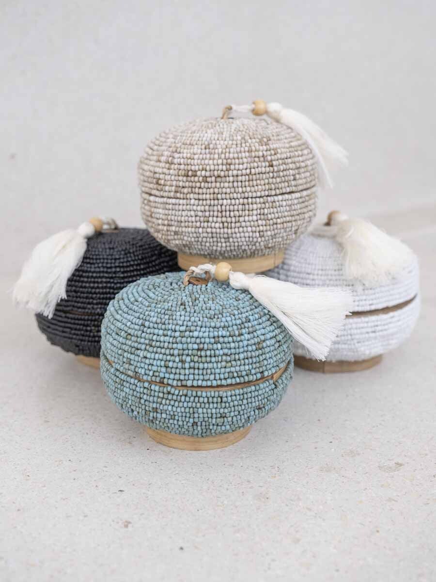 Liten rund boks – bambus med perler på – Beige - Image 4